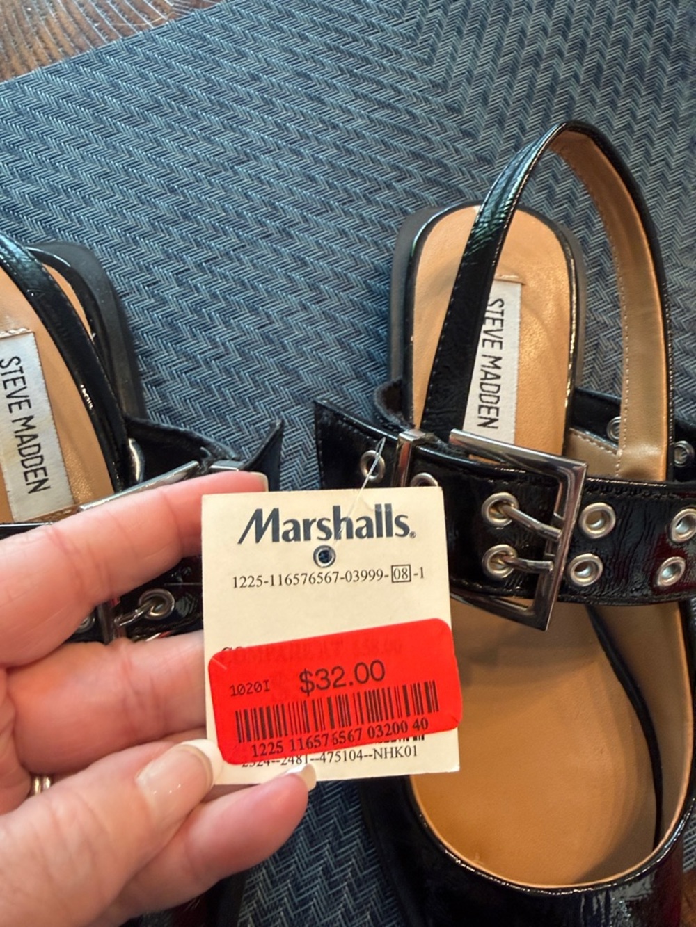 Steve Madden Black Patent Pointed Mary Jane Flats with Grommet Strap Buckle - Picture 3 of 3
